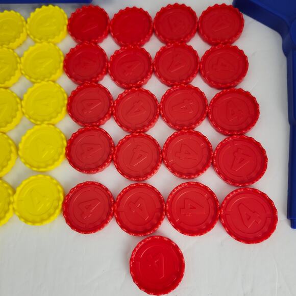 Hasbro Gaming Connect 4 Board Game A5640 Game Night 2016 Age 6+ Pre-Owned - Picture 6 of 13